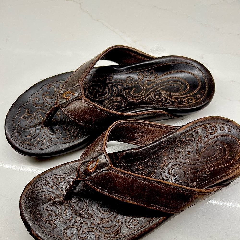 🌊Olukai Sandals Flip Flops🌊Men's 7 + Women's 9🌊